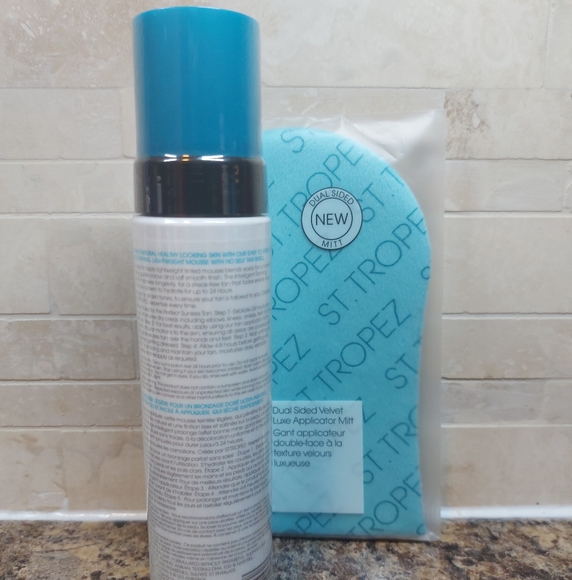 St. Tropez self tan classic and applicator mitt 240ml - Picture 2 of 2